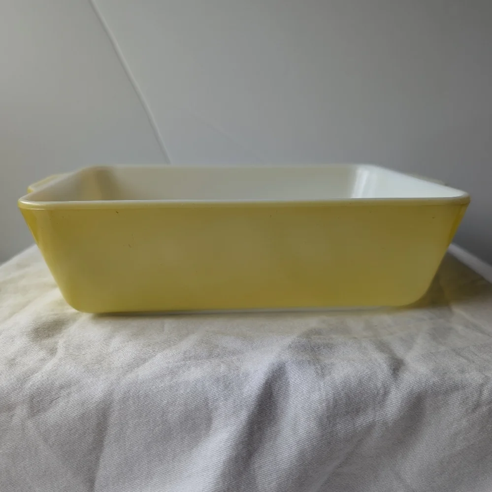 Pyrex 503-B Yellow Opalware 1.5 Quart Dish With Tab Handles Vintage